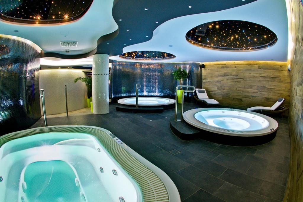 Jasna Sporthotel & Spa Gliwice Buitenkant foto