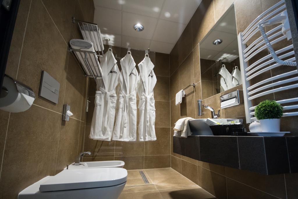 Jasna Sporthotel & Spa Gliwice Buitenkant foto