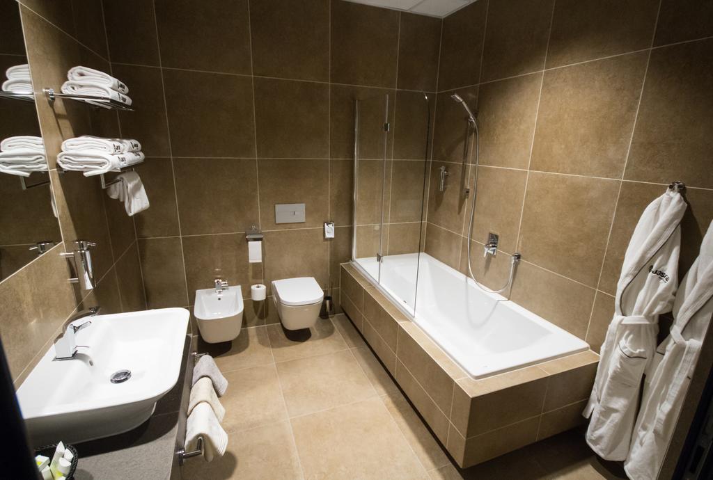 Jasna Sporthotel & Spa Gliwice Buitenkant foto